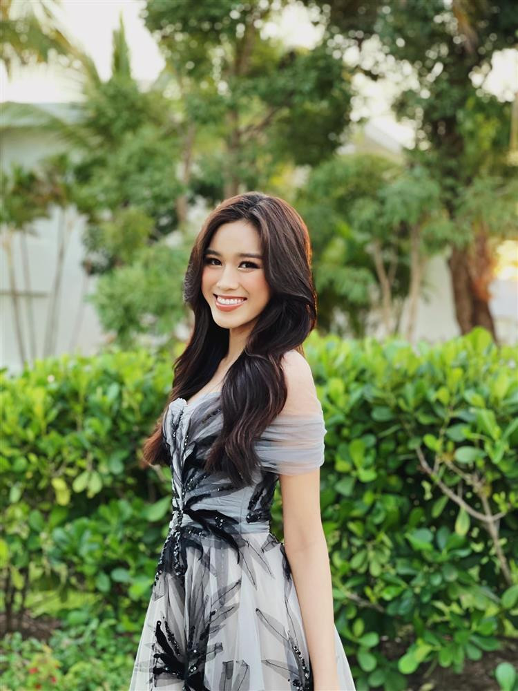 Một số hình ảnh của Đỗ Thị Hà tại cuộc thi.