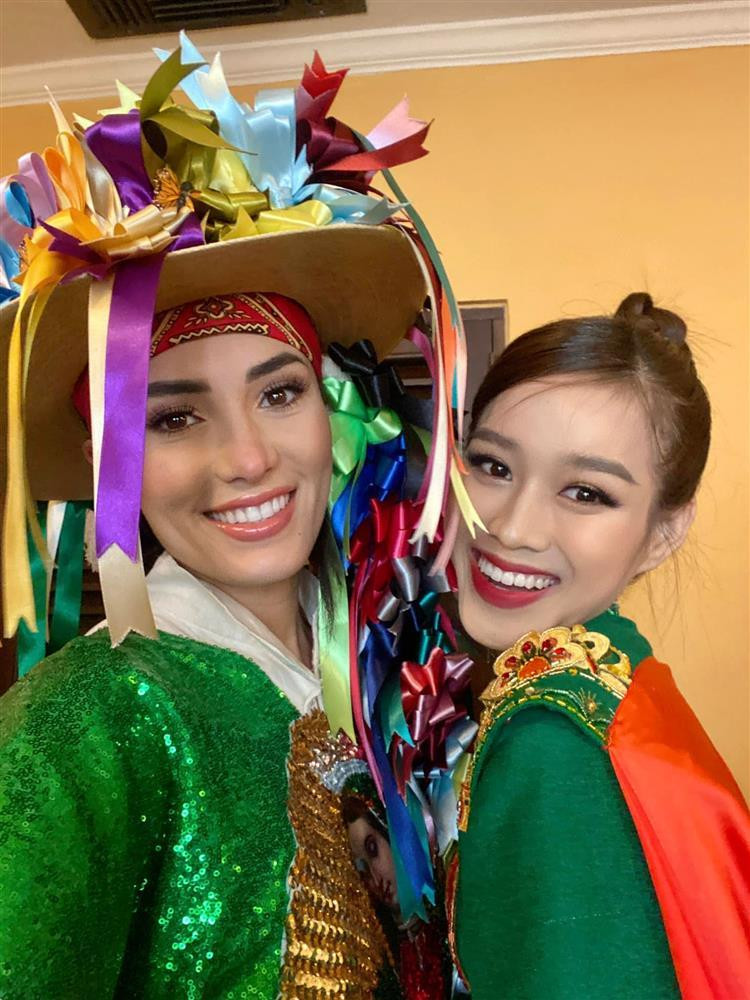 Trước mắt, cô đã lọt vào top 27 phần thi Tài Năng, cũng như vừa hoàn thành khá tốt phần thi Head To Head Challenge - Đối Đầu.