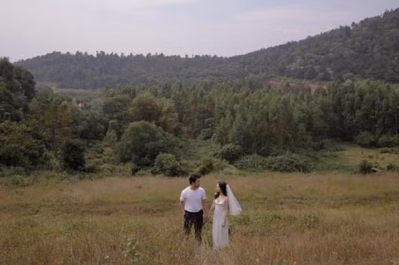 Nhìn bộ ảnh cưới của Bảo Linh và Quang Đức cho nhiều người cảm giác như đang ngắm nhìn một thước phim điện ảnh tuyệt đẹp.