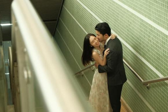  Cả hai đã thức dậy từ rất sớm để ghi được khoảnh khắc đẹp nhất lúc 5h30 sáng nhằm tránh tiếp xúc đông người trong bối cảnh dịch bệnh phức tạp.