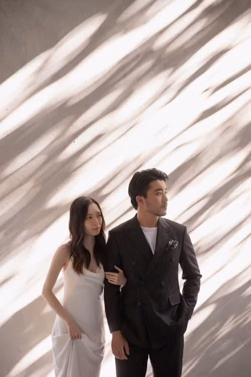  Cặp đôi ghi lại khoảnh khắc hạnh phúc tại những địa điểm nổi tiếng ở Hà Nội: ở tàu điện trên cao, Hồ Tây và Sóc Sơn... nơi Bảo Linh - Quang Đức lớn lên. 