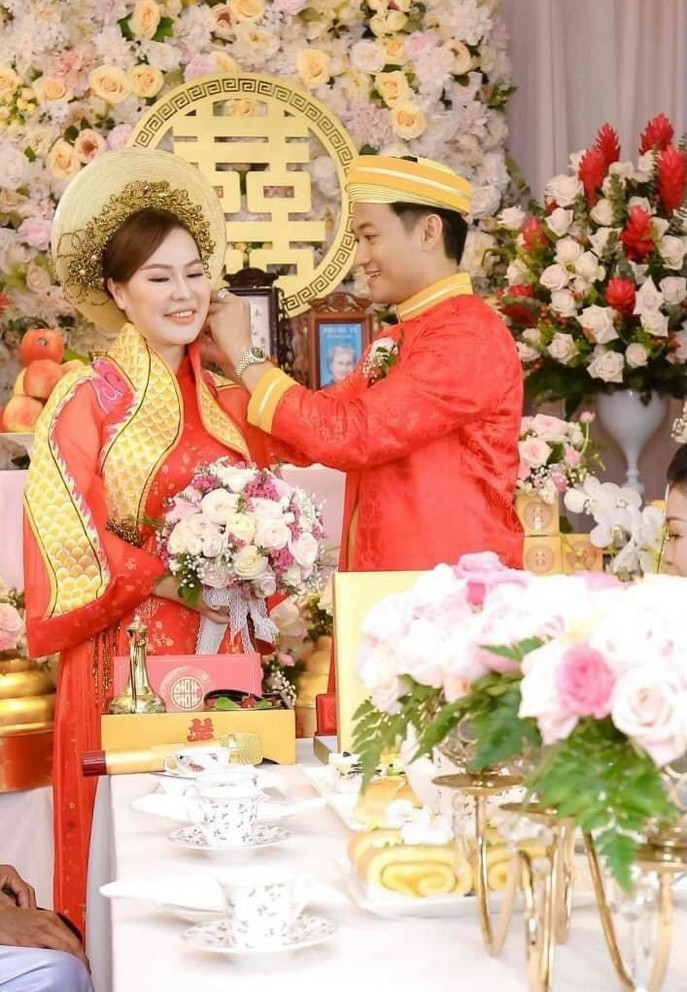 Tin sao Việt 14/12: Cặp đôi bày tỏ niềm hạnh phúc khi được bên nhau vun đắp tổ ấm nhỏ với sự chúc phúc của bạn bè, gia đình.