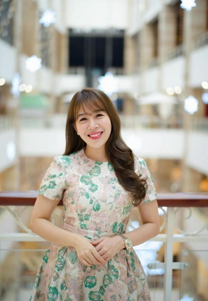 BTV Diệp Chi tràn cảm hứng công việc trong những ngày cuối năm.