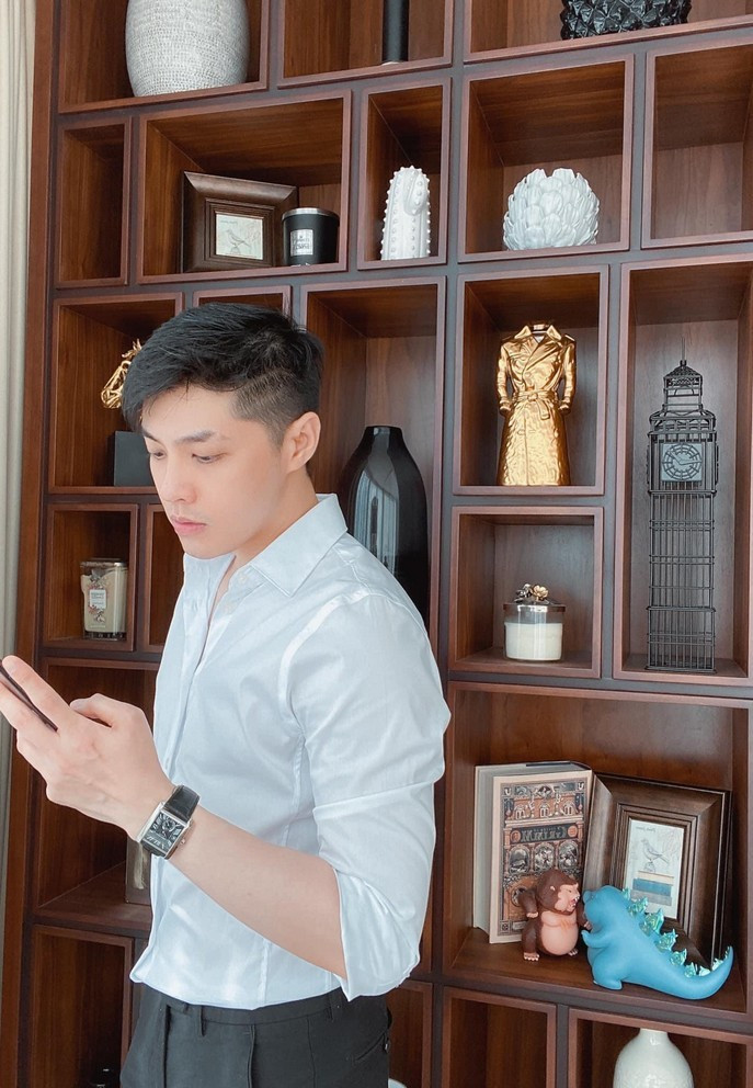 "Cuộc đời người đến, kẻ đi, đến cuối cùng bạn vẫn là người lèo lái chuyến xe của mình đến chặng cuối cùng", Noo Phước Thịnh viết.