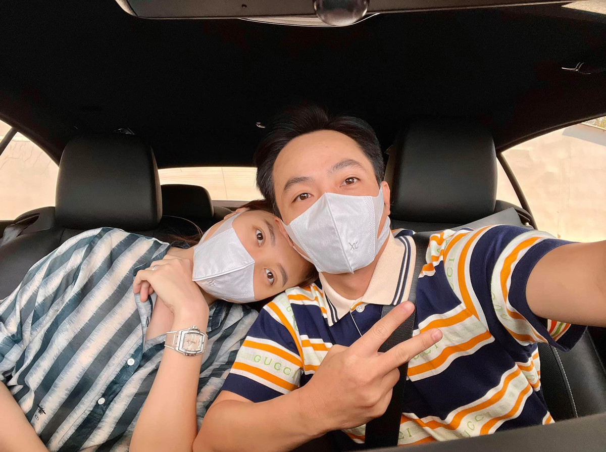 Cường Đô La đăng ảnh tình cảm với vợ Đàm Thu Trang.