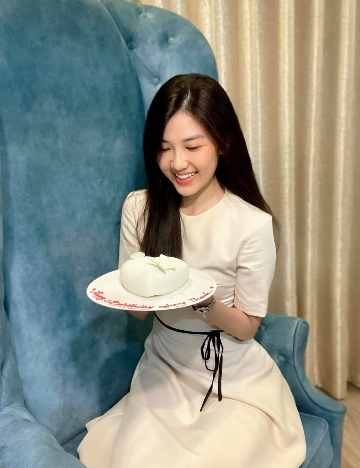 Lương Thanh "11 tháng 5 ngày" xinh đẹp dịu dàng mừng sinh nhật.