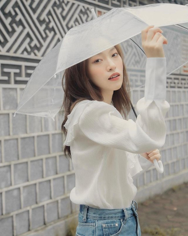 ... hay biến thân thành nàng tiểu thư đài các trong những chiếc áo thiết kế ‘bánh bèo’ từ họa tiết bèo nhún.