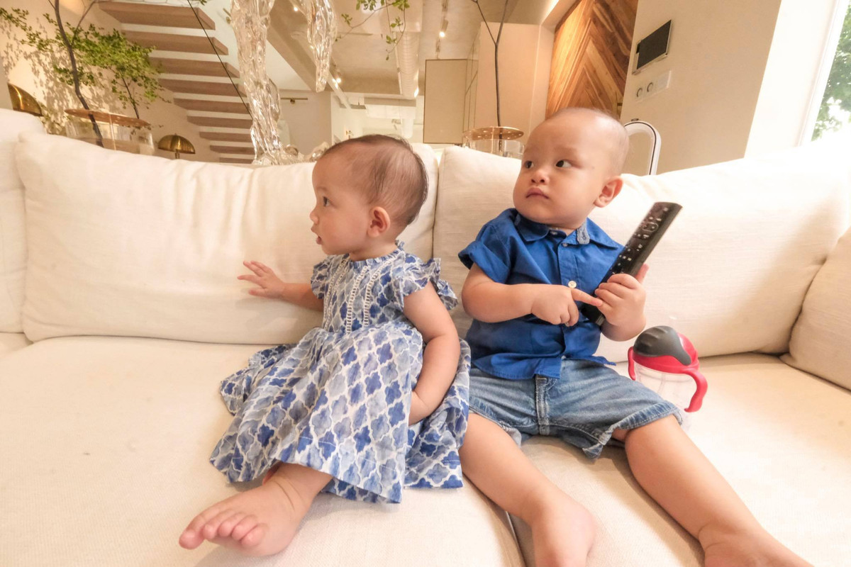 Hồ Ngọc Hà đăng ảnh đánh dấu 2 con sinh đôi tròn 11 tháng tuổi.