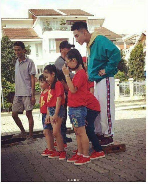 Khoảnh khắc bị chụp trộm không "dìm hàng" được Sơn Tùng vì góc nghiêng "soái ca" hút hồn