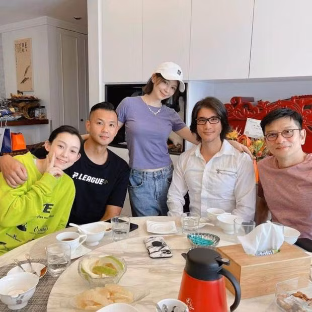 Tu Nhuoc Tuyen va mot my nhan bi to ngu voi Vuong Luc Hoanh