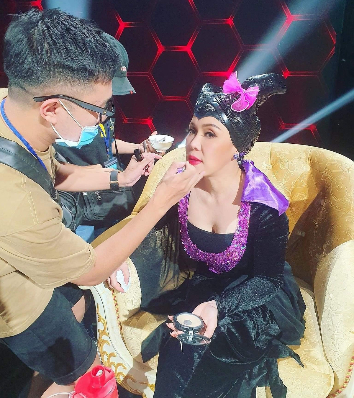 Việt Hương hóa trang đón Halloween.