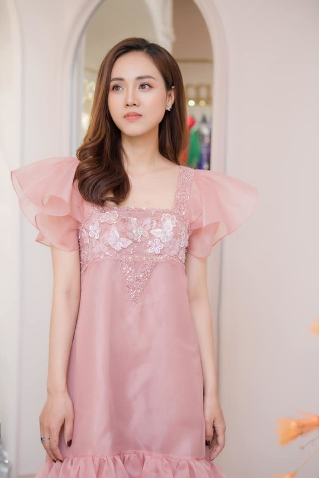 Vợ trẻ NSND Công Lý đăng ảnh than ngày mưa buồn.