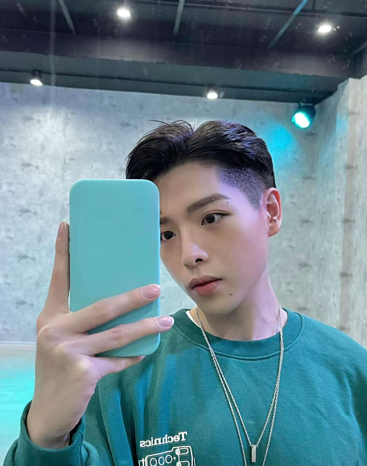 "Halloween hoá trang thành người yêu của mấy người đó, lấy đi", Đức Phúc "thả thính".