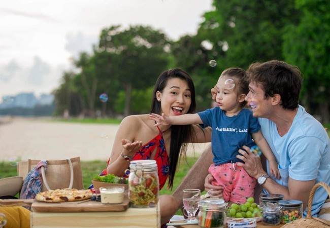 MC Hoàng Oanh hạnh phúc bên tổ ấm nhỏ tại Singapore sau tròn 2 năm kết hôn.