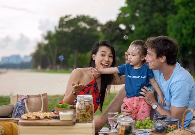 MC Hoàng Oanh hạnh phúc bên tổ ấm nhỏ tại Singapore sau tròn 2 năm kết hôn.