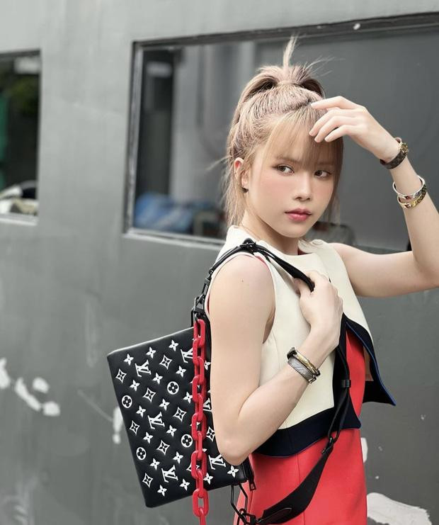 Thiều Bảo Trâm chứng minh đẳng cấp giàu có bằng màn khoe túi hiệu LV và lên đồ sành điệu chuẩn quý cô "chanh sả"....