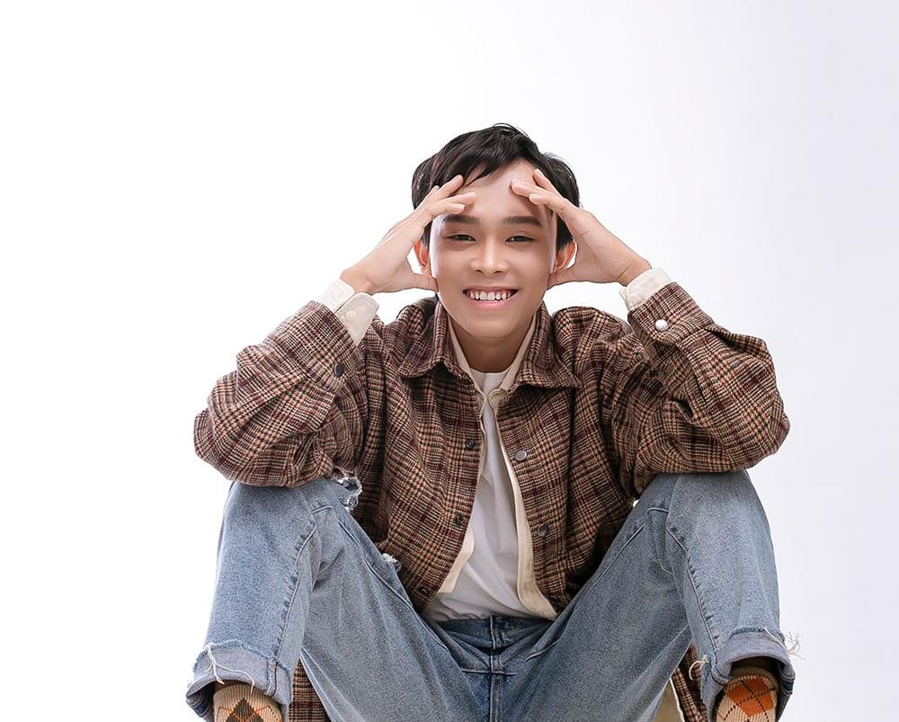 Hồ Văn Cường cũng đã tươi tắn hơn và được cho là sẽ xuất hiện trong 1 liveshow cùng nhiều anh chị em nghệ sĩ diễn ra vào tháng 1/2022 tại nhà hát Hòa Bình.