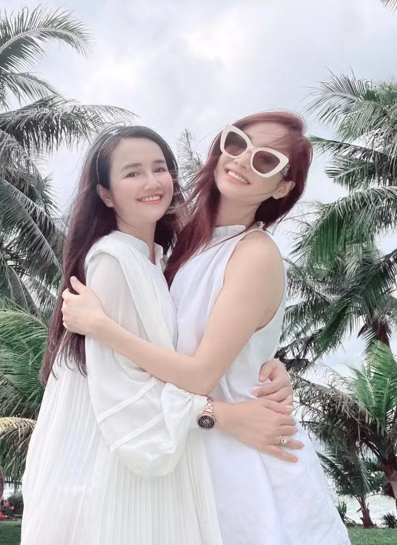 Nhã Phương xinh đẹp trong loạt ảnh được em gái đăng tải.