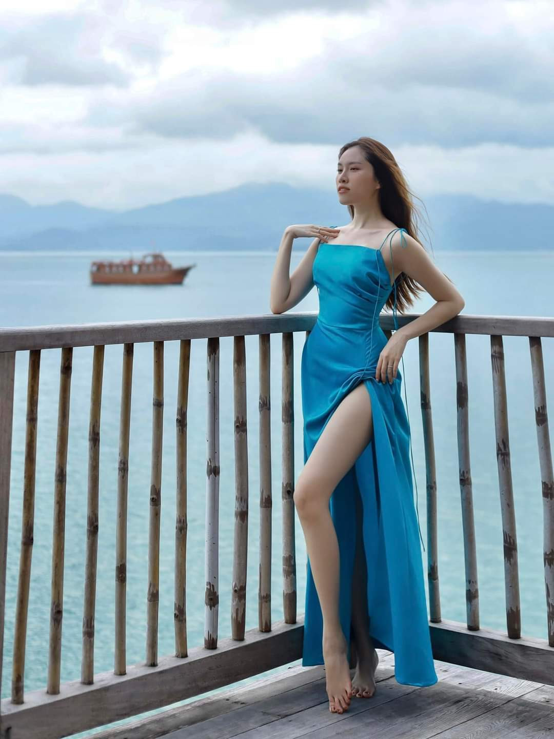 MC Thanh Thanh Huyền khoe chân dài 'cực phẩm'.