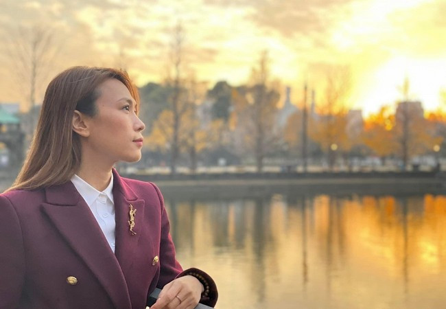 Tin sao Việt 6/12: Mỹ Tâm thơ thẩn dưới nắng chiều và suy ngẫm về cuộc sống.