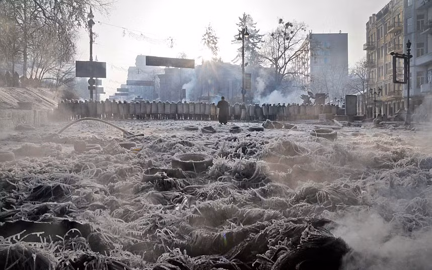 Từ đó, Liên minh châu Âu kêu gọi các bên tích cực tiến hành các bước cụ thể để chấm dứt cuộc khủng hoảng tồi tệ nhất kể từ khi Ukraina độc lập năm 1991.