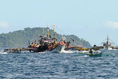 Với động thái triển khai thêm nhiều tàu chiến, phi cơ, tàu ngầm và các các phần cứng quân sự khác tới Biển Đông cũng như tuyên bố lập Khu vực Nhận dạng Phòng không mới trên Biển Hoa Đông, năm 2014, nhiều khả năng Bắc Kinh sẽ tiếp tục tạo sức ép và áp lực cho khu vực, chẳng hạn, bãi Cỏ mây. 
