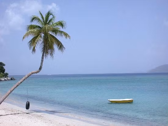 Một trong 2 “cột trụ kinh tế chính” của quần đảo Virgin chính là dịch vụ tài chính. Cột trụ thứ 2 chính là kinh tế du dịch, khai thác vẻ đẹp như thiên đường của quần đảo.