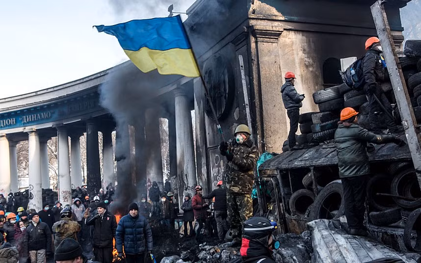 Người biểu tình dựng lều trại chằng chịt khắp Quảng trường Độc lập và Hội trường thành phố Kiev để duy trì và tiến hành biểu tình chống chính phủ suốt ngày đêm kể từ đầu tháng 12.