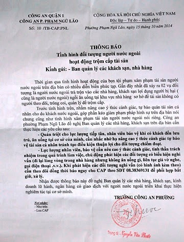 Ngoài việc phát tờ rơi cho du khách nước ngoài, công an phường Phạm Ngũ Lão cũng gửi thông báo đến các khách sạn, nhà hàng trên địa bàn phường để khuyến cáo tình hình ANTT, xâm phạm tài sản du khách có diễn biến phức tạp.