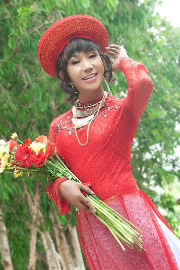 Những màn giả gái gây sốt trong loạt phim ca nhạc sắp phát hành của Long Nhật.