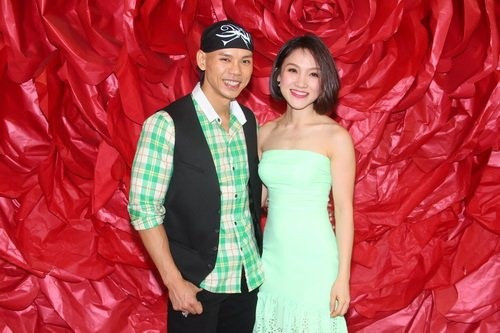 Phan Đinh Tùng là ca sĩ Vpop đầu tiên và duy nhất cho đến hiện tại dám tuyên bố việc ra album hàng tháng. Tuy dừng lại ở con số 7 nhưng mỗi sản phẩm âm nhạc “ca sĩ đầu trọc” cho ra lò sau phát ngôn này đều là những album được thực hiện kỹ càng với ca khúc đủ sức tạo hit: "Dòng thời gian", "Cào cào lá tre".