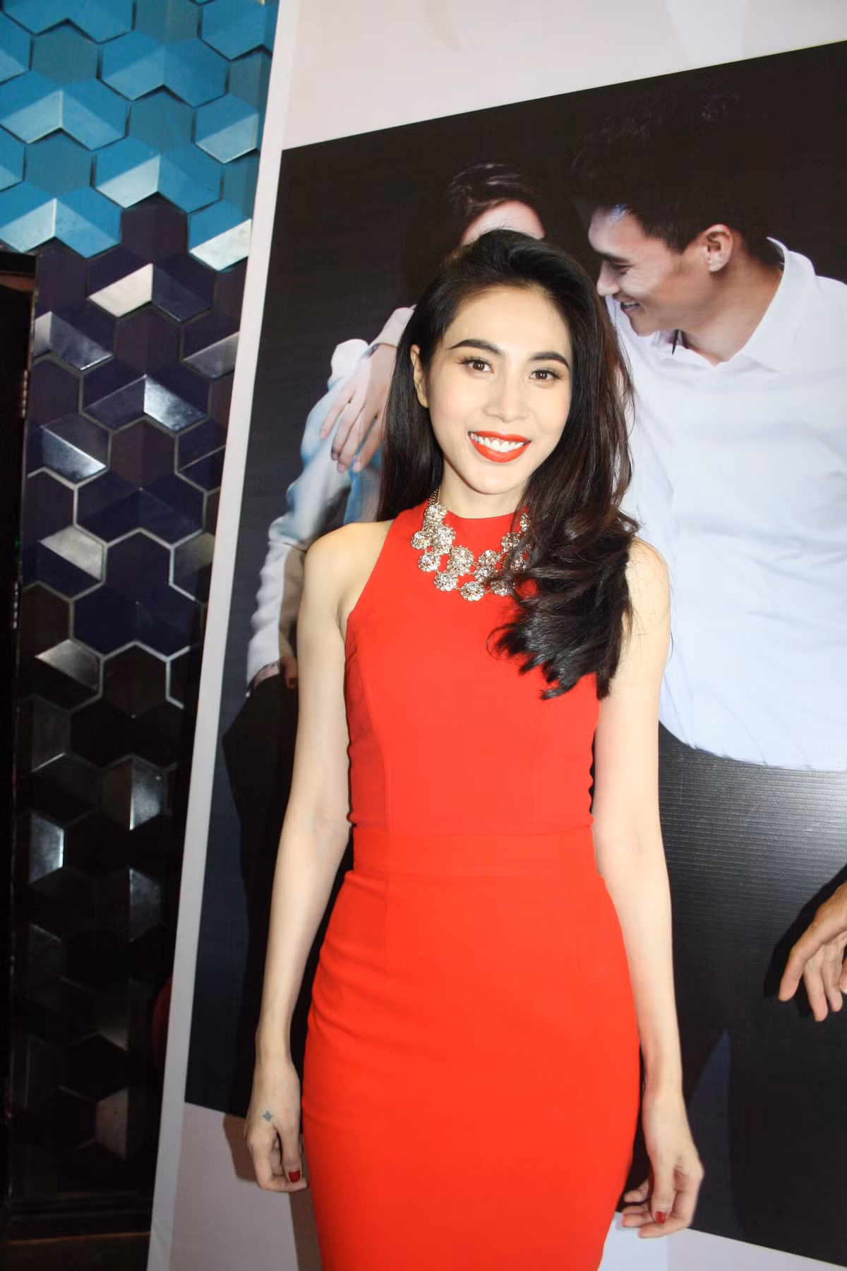 Hiện tại, họ đều thành công trong sự nghiệp riêng và tình yêu ngày càng bên chặt cùng bé Bánh Gạo xinh xắn.