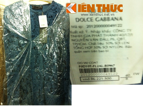 Chiếc áo khoác ren của thương hiệu DG có giá hơn 86 triệu đồng. Mặc dù công ty đã bọc kín và không cho khách thử nhưng chiếc áo vẫn không thu hút vì chất liệu và kiểu dáng không có gì quá đặc sắc.