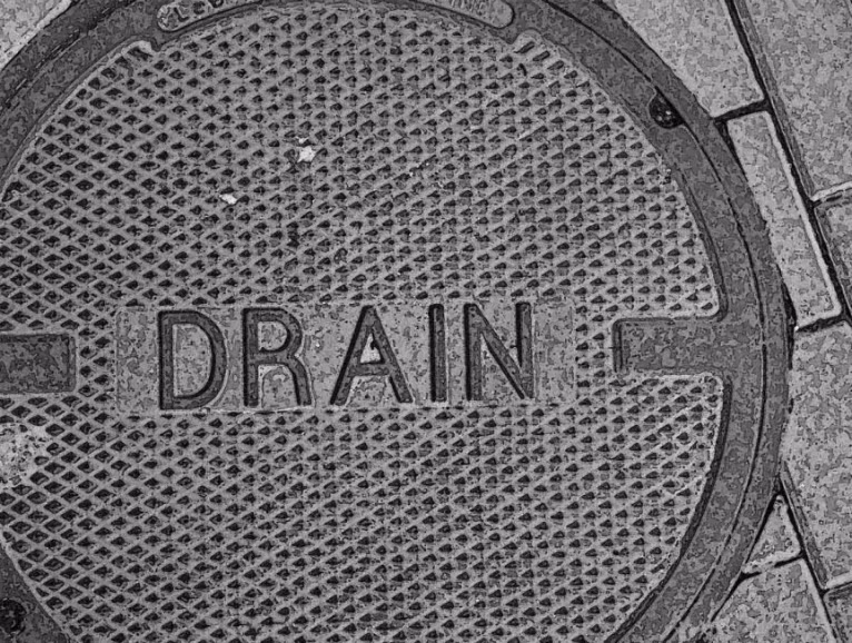 Nắp cống: Giá kim loại tăng khiến những chiếc nắp cống trở thành mục tiêu của những tên trộm. Theo tạp chí Time, ở một số nước như Colombia, việc trộm nắp cống trở nên quá phổ biến. Tại New York cũng từng có một loạt những vụ trộm cắp nắp cống xảy ra.