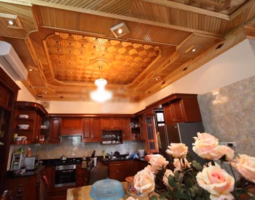 Tất cả những đồ nội thất phòng bếp cũng được thiết kế bằng gỗ.