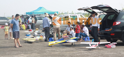 Những thành viên trong CLB Hàng không phía Bắc được mệnh danh là những tay chơi máy bay mô hình sành điệu.