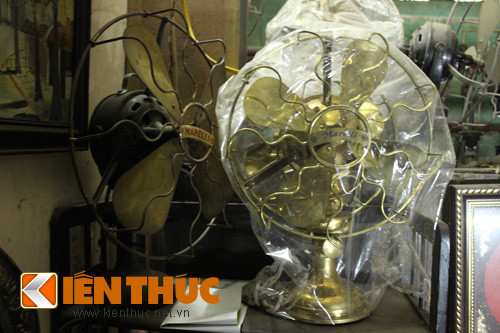 Chiếc quạt cổ hiệu Marelli được làm toàn bộ bằng đồng này đã được nhiều người trả giá 60 triệu đồng để được sở hữu.