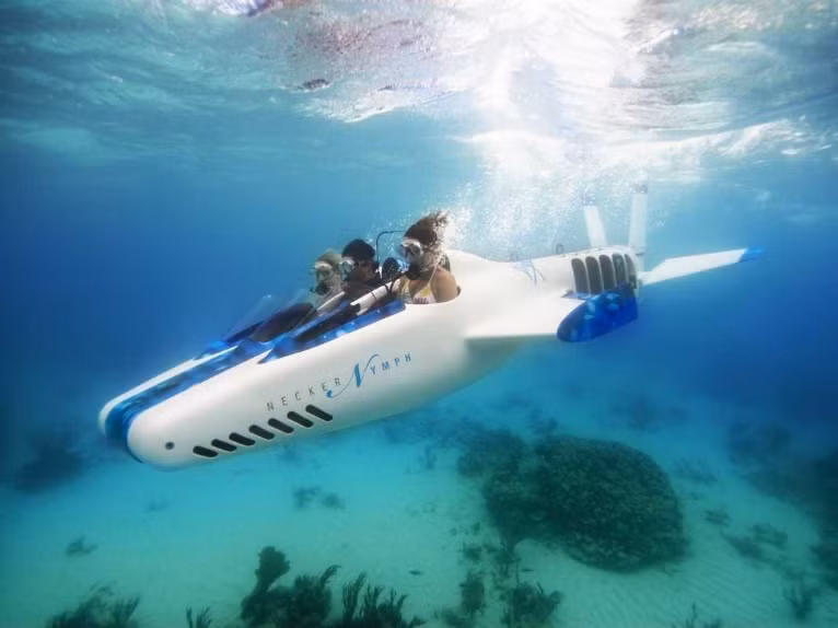 Tỷ phú sáng lập tập đoàn Virgin Group Richard Branson hiện sở hữu một khu đất rộng 74 mẫu Anh trong vùng biển Caribbean có tên là đảo Necker Island. Khu nghỉ dưỡng sang trọng này có thể chứa đến 30 người. Khách tham quan có thể dạo quanh hồ bơi, đi dọc bãi biển, ngắm cảnh trên chiếc du thuyền Necker Belle của Branson hay khám phá biển trên chiếc tàu ngầm Necker Nymph.