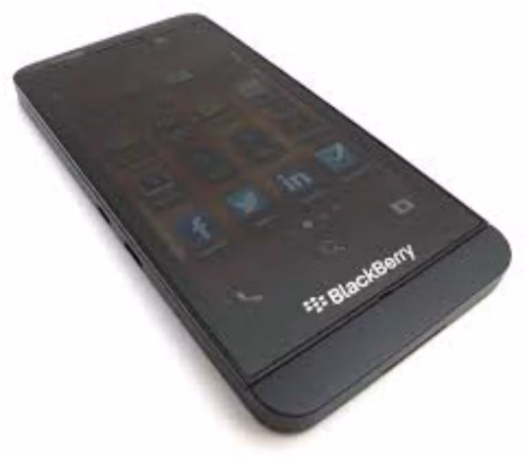  9. BlackBerry: Năm 2008, BlackBerry đã chiếm lĩnh 19,5% trên thị trường điện thoại smartphone toàn cầu. Tuy nhiên, việc ra mắt iPhone của Apple năm 2007 và hệ điều hành Android của Google năm 2008 đã khiến doanh số của BlackBerry giảm đáng kể. Theo các báo cáo mới đây, doanh thu của hãng đã giảm từ 3,1 tỷ USD xuống 966 triệu USD so với cùng kỳ năm ngoái. Doanh thu liên tục giảm trong nhiều năm qua gây e ngại rằng BlackBerry sẽ khó có cơ hội đứng vững trên thị trường.