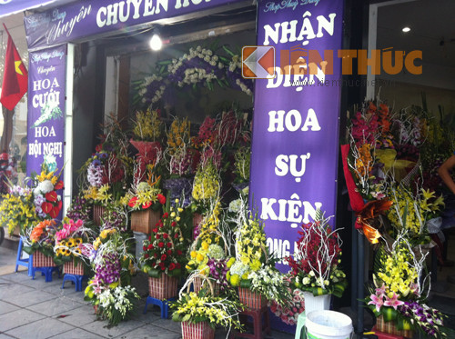 Shop hoa cưới nhập ngoại với nhiều mẫu hoa phục vụ khách hàng.