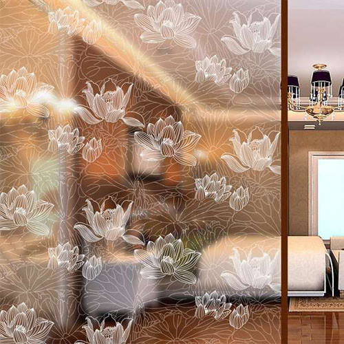 Vách ngăn kính mờ vừa phân chia không gian, vừa tăng diện tích "ảo" bởi kính mờ giống như tấm gương, phản chiếu ánh sáng, tạo cảm giác nhà trông rộng hơn nhưng vẫn đảm bảo sự riêng tư ở hai không gian khác nhau với mức độ phù hợp.