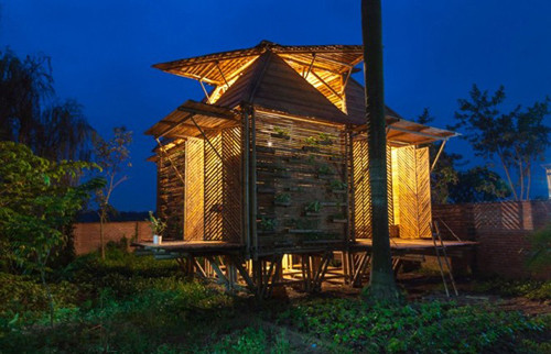 Kinh phí để xây dựng ngôi nhà khoảng 50 triệu đồng và thời gian hoàn thiện là 25 ngày.