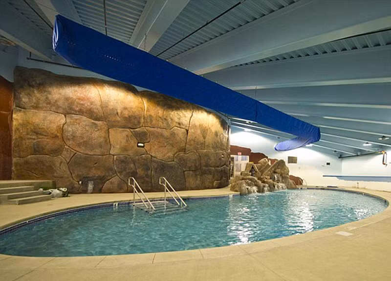 Tổng diện tích của căn biệt thự khoảng 167 mét vuông với giá khoảng 3 triệu USD, tương đương với giá bất động sản khu vực đắt đỏ nhất thế giới, thành phố New York. Trong căn biệt thự này bao gồm nội thất sang trọng, cửa sổ hiển thị cảnh quan nhân tạo và hệ thống điều khiển điện tử. Cửa sổ điện tử mô phỏng mặt trời mọc và mặt trời lặn như thật khiến cho mọi người nghĩ rằng họ đang sống trên mặt đất.