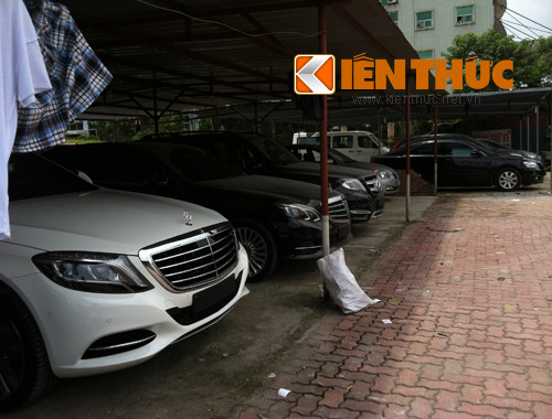 Ông Mạnh cho biết: "Hàng chục ô tô đang được trông giữ ở đây là do ngân hàng BIDV thu hồi nợ và mua về để cho thuê".