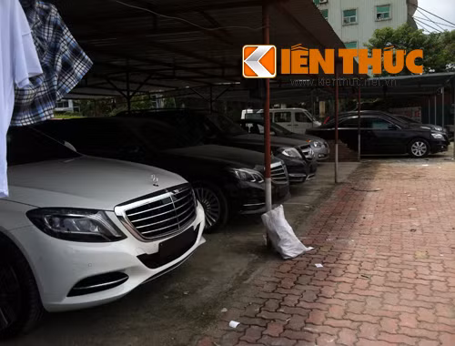 Ông Mạnh cho biết: "Hàng chục ô tô đang được trông giữ ở đây là do ngân hàng BIDV thu hồi nợ và mua về để cho thuê".