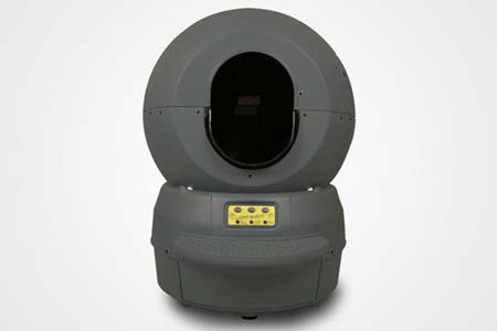 Các đại gia chăm sóc thú cưng như con của mình, thậm chí còn mua “nhà vệ sinh” cho mèo với các loại bột giúp giảm mùi hôi của phân, nước tiểu mèo. Sau khi mèo chui vào đi vệ sinh xong, máy sẽ tự động xoay để trộn loại bột này với chất thải và chủ nhân chỉ việc xách túi chất thải đi đổ khi sắp đầy.