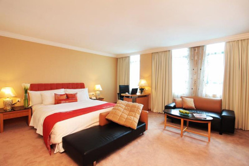 Phòng ngủ với cách bài trí ấm áp, các trang thiết bị hiện đại, tiện nghi.