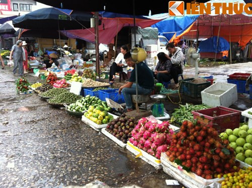 Người tiêu dùng tránh xa hoa quả Trung Quốc khiến các chợ ế ẩm.