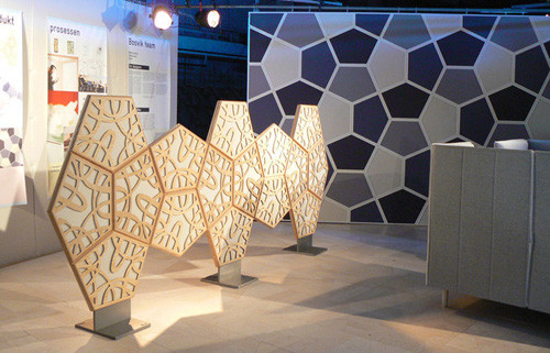 Bức tường khi đó không chỉ là vách ngăn mà còn là món nội thất trang trí cho nhà đẹp hơn. Tuy nhiên, khuyến cáo là cách này chỉ nên áp dụng với nhà có diện tích tương đối rộng.