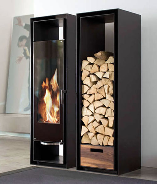 Lò sưởi củi đốt Gate Wood của hãng Conmoto có giá 7.640 USD (khoảng 162,5 triệu đồng). Loại lò sưởi này được lấy cảm hứng từ lò sưởi cổ điển, Gate Wood Burning là sự kết hợp thú vị giữa phương pháp truyền thống và phong cách hiện đại. Khung lò làm bằng thép không gỉ, thiết kế đứng, cao và sang trọng. Phần kính trước mặt cho phép chủ sở hữu quan sát được ngọn lửa đang cháy cũng như phần củi dự trữ chất bên trong.